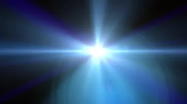Optik lens alev efekti, 4K Light Ray, yüksek kalite ve gerçekçi. Modern çok renkli bir flaş ekranda yatay olarak hareket ediyor. 3 ışıklandırma efekti seti. Logo tasarımı ve ışıklandırma için kullanılır..