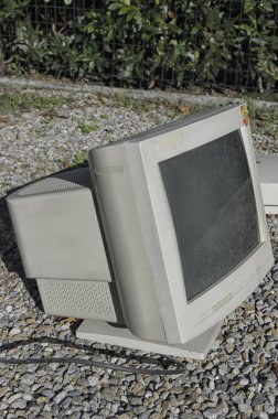 Katot ışınlı tüp monitör