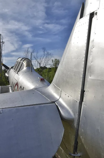 Rímini, Italia - 20 de abril de 2016: Estructura de aluminio plano con remaches —  Fotos de Stock