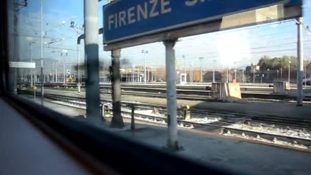 Treno in partenza dalla stazione centrale di Firenze — Video Stock