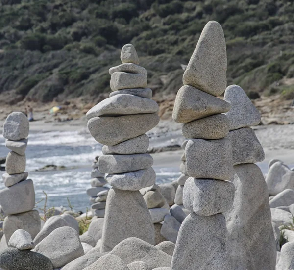 Piedras obras de arte en equilibrio precario — Foto de Stock