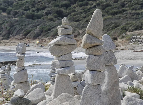 Monumentos de piedras en equilibrio precario — Foto de Stock