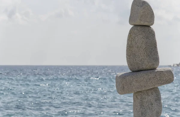 Estatuas llamativas en equilibrio armonioso — Foto de Stock