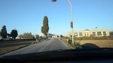Kırmızı ışık ile yol kavşak