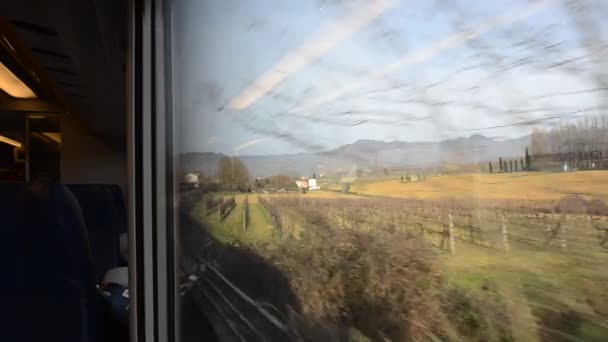 Toscaanse landschap gezien vanuit de trein — Stockvideo