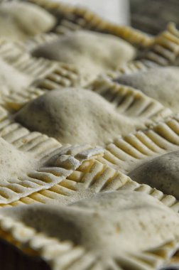 Tam buğday unu ile ev yapımı mantı