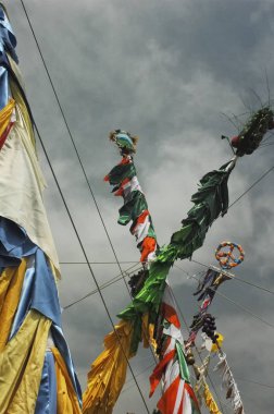 Halk Festivali renkli süslemeleri