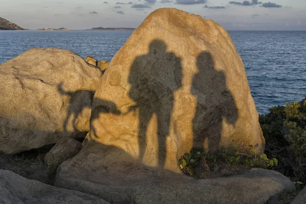 Sombra de mujer, hombre y perro — Foto de Stock