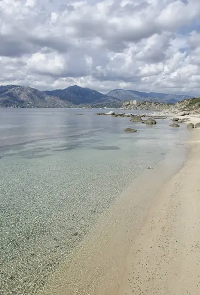 Belle mer dans le sud de la Sardaigne — Photo