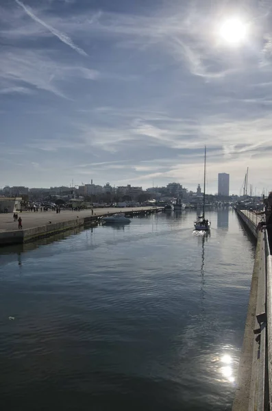 Boot in de jachthaven van Rimini invoeren — Stockfoto