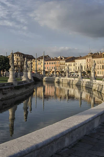La plaza Prato della valle en Padova — Foto de Stock