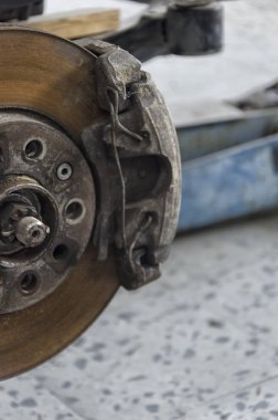 Bir araba fren kaliperleri