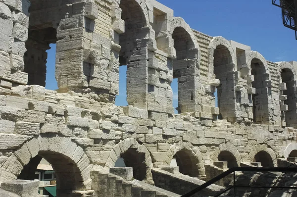 The arches of the Arles Coliseum — Stock Photo, Image