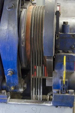 Bir Asansör motor çelik kablolar
