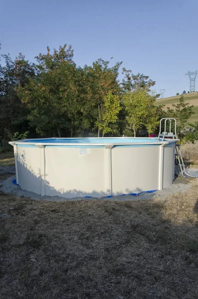 Metal piscina marco de acero acaba de montar — Foto de Stock