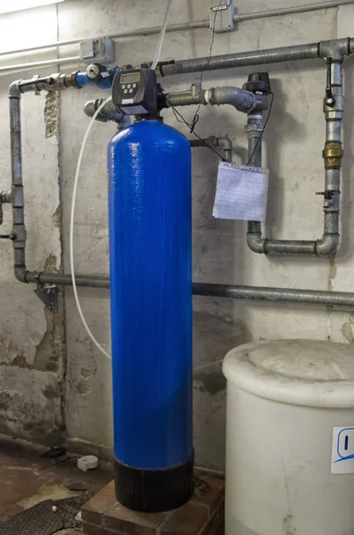 El ablandador de agua en un condominio — Foto de Stock