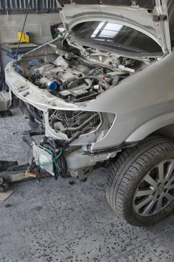 Olay bir araba motor kaputu