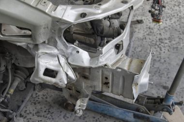 Bir kaza araba şasi