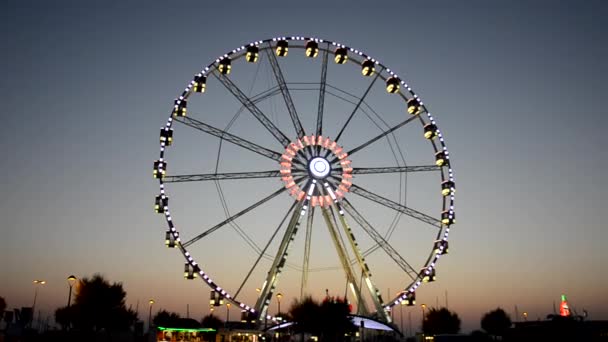 Buntes Riesenrad in Aktion — Stockvideo