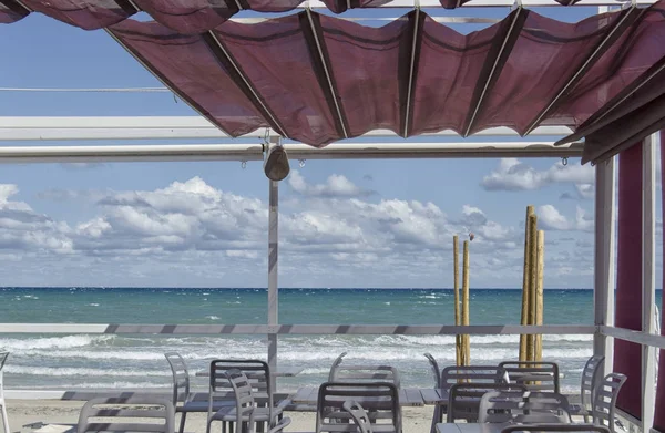 Bella terrazza in una spiaggia — Foto Stock