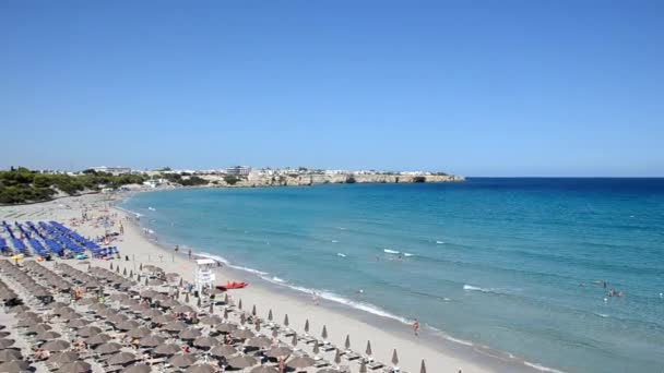 Gyönyörű strand Torre dell'Orso — Stock videók