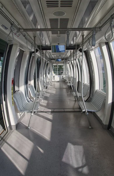 Carro de metrô moderno e vazio — Fotografia de Stock