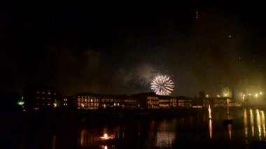 New Year's Eve kutlamalar Arno Nehri