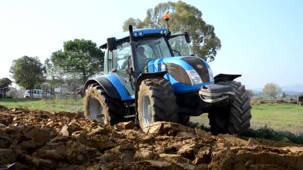 Пиза Италия Октября 2017 Года Трактор Действии Между Глыбами — стоковое видео