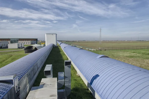 El brazo oeste del interferómetro Virgo — Foto de Stock