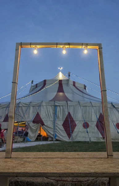 Circus çadır bir çerçevede çerçeveli