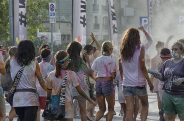 Bitiş çizgisine crossing renk katılımcıların çalıştırmak