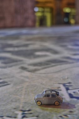 Bir harita üzerinde 500 ölçekli model