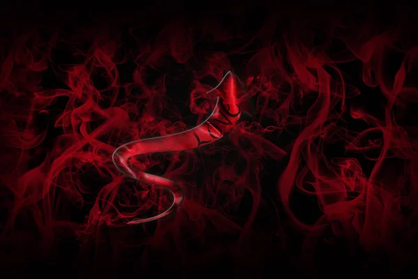 Liebe. Pfeil mit Liebe darauf geschrieben zeigt den Weg auf schwarzem Hintergrund voller roter Rauch 3D-Illustration — Stockfoto