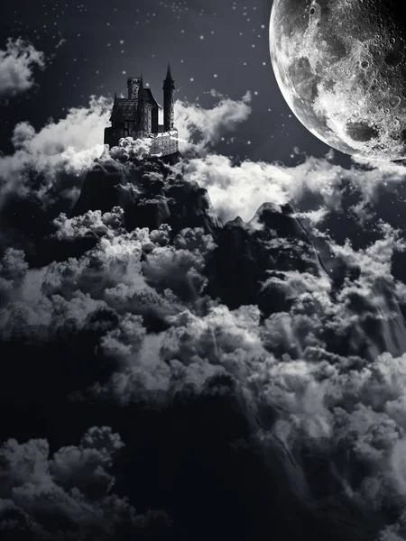 Fantasy hrad na The Hill proti Moonlight obloha s mraky a mlha 3d obrázek — Stock fotografie