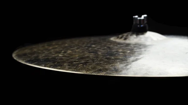 Tambor Cymbal Fechar Isolado no fundo preto — Fotografia de Stock