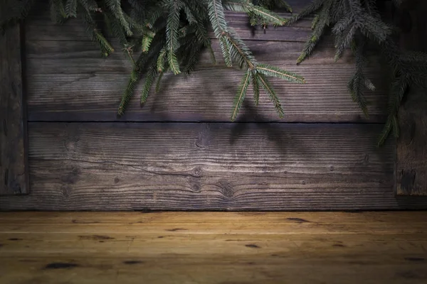 소박한 나무 보드에 대 한 소나무와 크리스마스 배경 — 스톡 사진