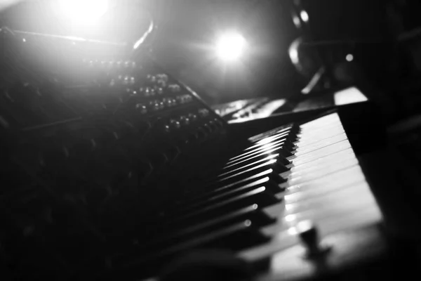 Piano klávesy v hudebním studiu. Hudební nástroje — Stock fotografie