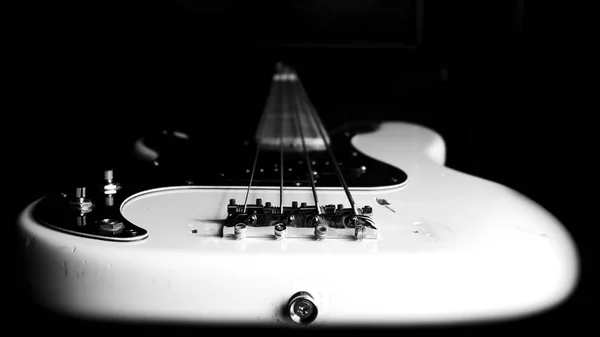 음악 스튜디오에 베이스 기타입니다. 악기 및 장비 — 스톡 사진