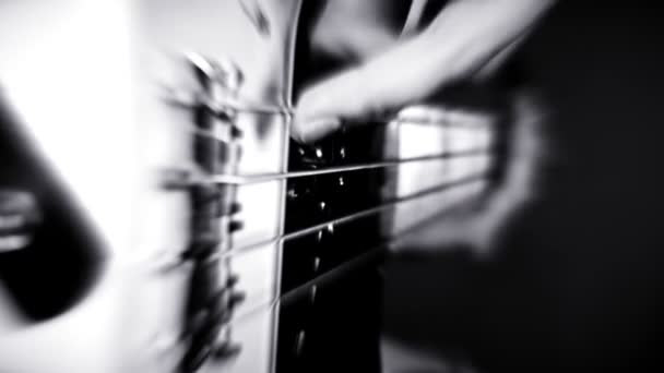 Gitarzysta Basowy Gra Gitara Basowa Pęknięcie Światła Blured Wideo — Wideo stockowe