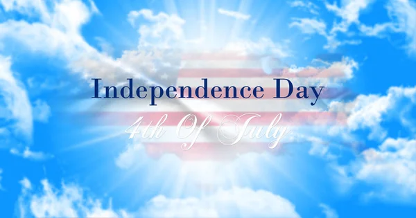 Den nezávislosti, 4. července znamení proti modré obloze na pozadí s americkou vlajkou a mapa — Stock fotografie