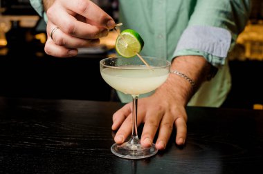 kokteyl limon ile yakın yapma