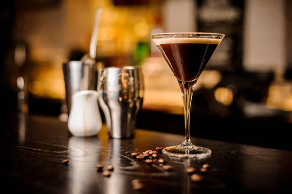 Espresso cocktail drink vita skum kaffe bean bar inventering — Stockfoto