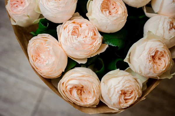 Zeer mooi en elegant boeket van aanbesteding bloemen — Stockfoto