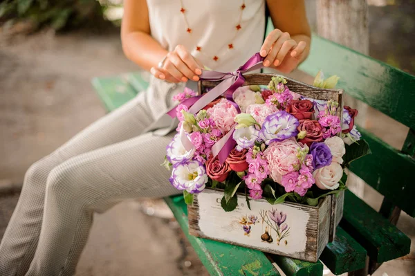 Woman with a lovely composition of flowers — Stock Photo, Image