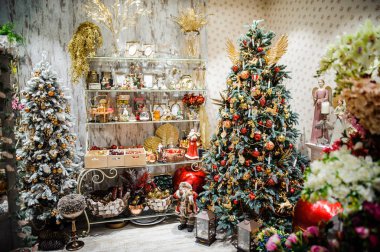 Deposunda bulunan yılbaşı tatil arifesinde Noel dekor