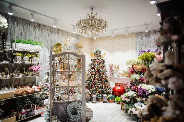 Tienda de decoración navideña. Mercado de Navidad —  Fotos de Stock