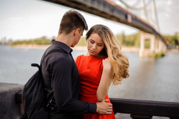 Love story on the background of bridge — Stock Photo, Image