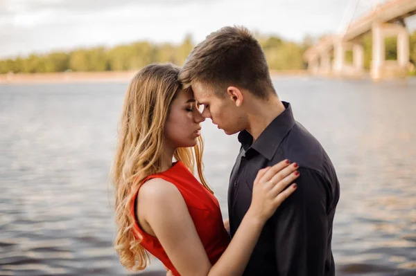 Couple in love on the background of water — Stock Photo, Image