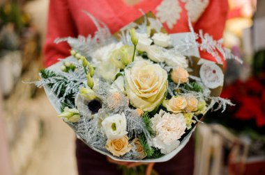 Şık ve güzel kış buket ihale çiçek