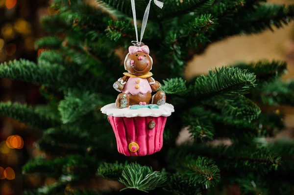 カップケーキの形でクリスマス ツリー装飾グッズ — ストック写真